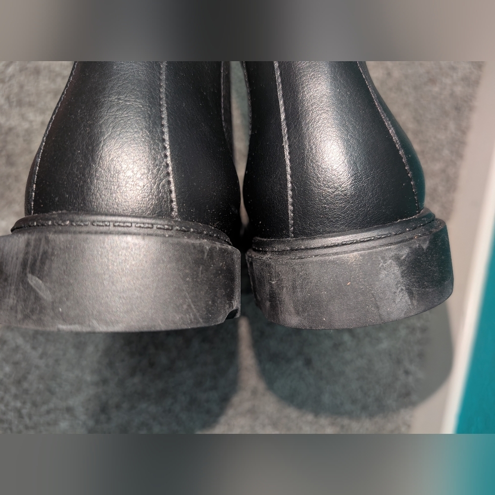 Sleek Black Chelsea Ankle Boots for Women - Picture 13 of 16